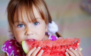 ¿Cómo hacer para que nuestros hijos incorporen alimentos saludables?