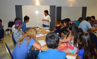 La Municipalidad reitera la convocatoria a docentes voluntarios