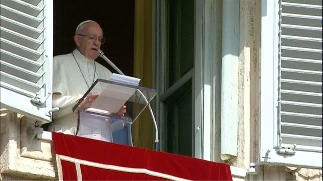 El Papa advierte que no se pueden sustituir las lecturas de la Misa por textos no bíblicos