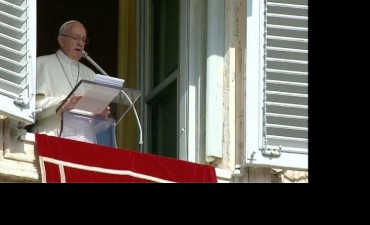 El Papa advierte que no se pueden sustituir las lecturas de la Misa por textos no bíblicos