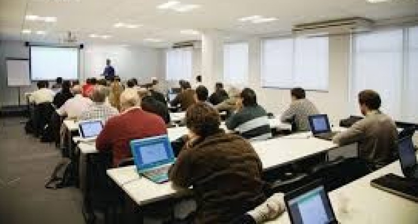 Carreras cortas  y cursos que se dictan en el país con orientación tecnológica 