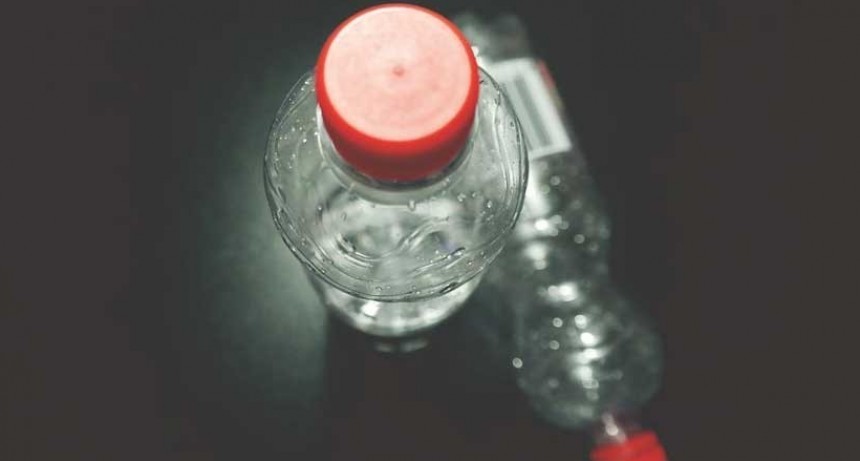 ¿Cuán pura es el agua embotellada?