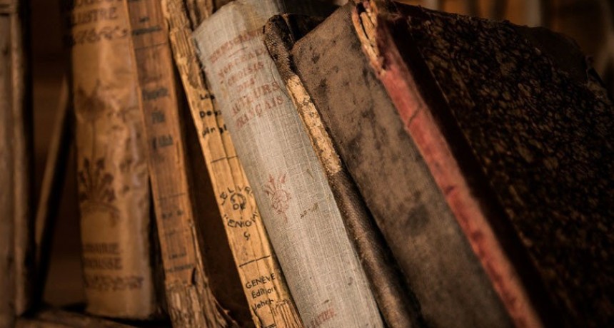  Alguien paga una fortuna por una manual de Isaac Newton