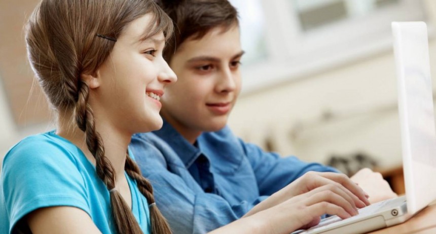 Padres creen saber qué es lo que sus hijos ven en Internet, pero...