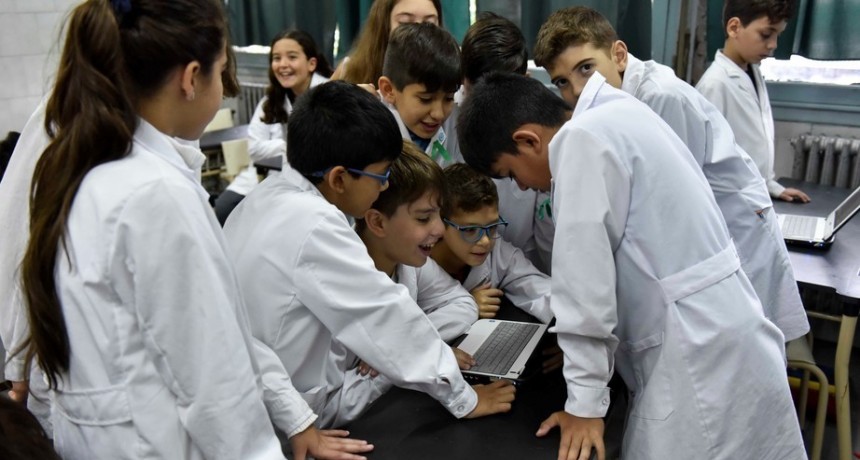 Lanzan plan nacional conectar a Internet todas las escuelas del país
