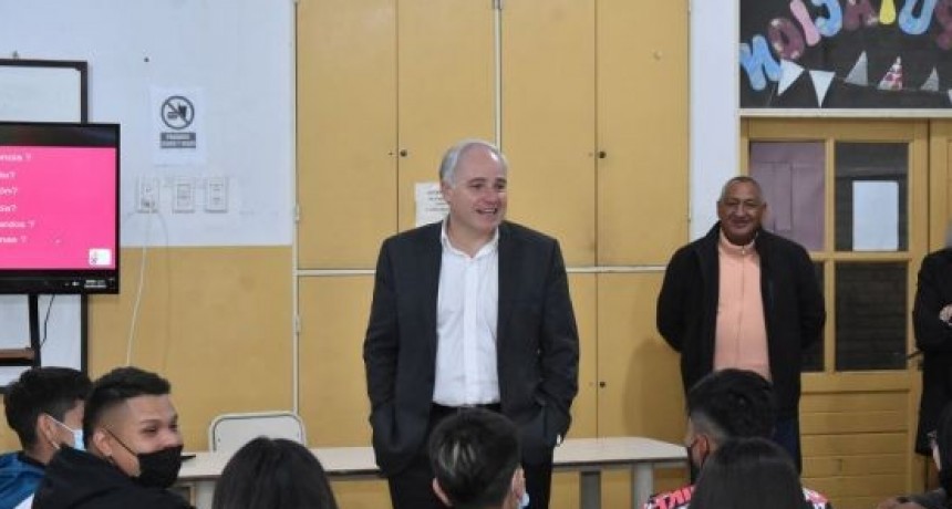El Ministro de Educaciòn visitò escuela