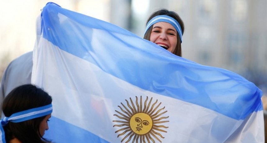 Alumnos de quinto año prometen lealtad a la Bandera