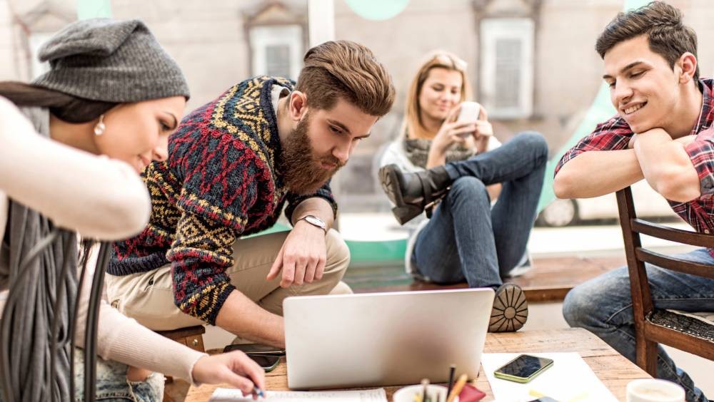 Cómo afectan a los jóvenes estar pendiente de la tecnologìa
