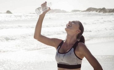 Seis signos de que su cuerpo pide más agua (aunque usted no tenga sed)