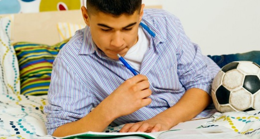 ¿Estudiar garantiza un futuro financiero estable?