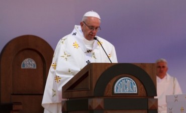 Papa Francisco pide no enseñar identidad de género en las escuelas