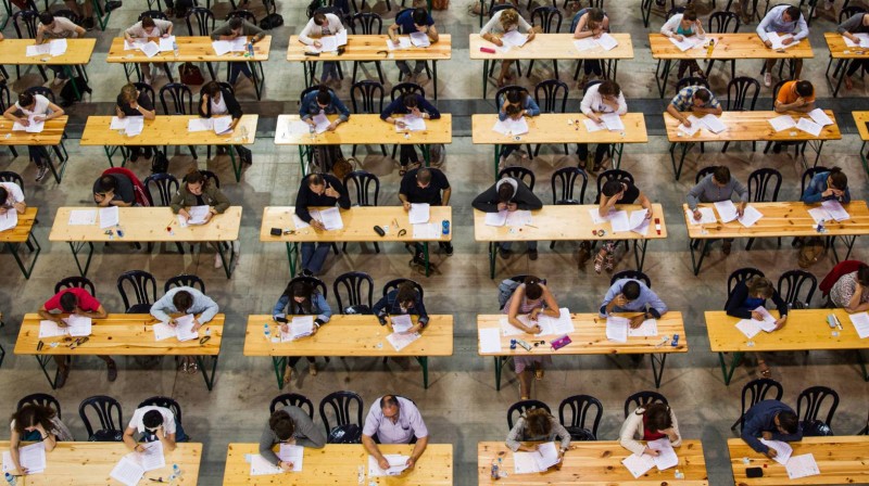 Educación y sindicatos acuerdan cambios para que las oposiciones a docentes sean eliminatorias